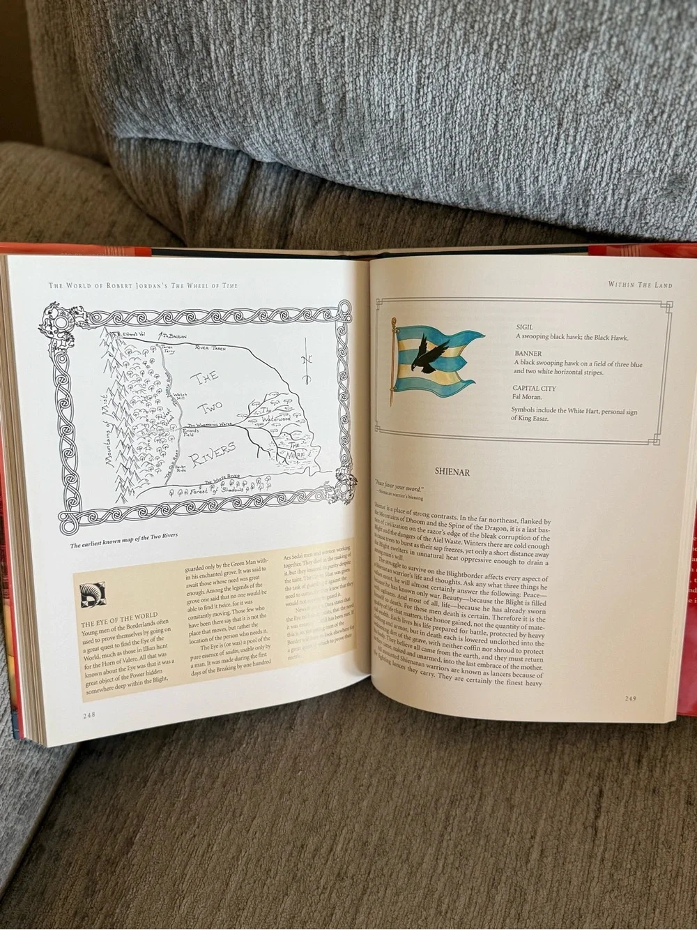 The World of Robert Jordan's The Wheel of Time by Robert Jordan and Teresa Patte